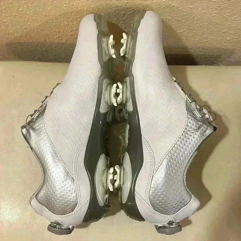 Women’s golf shoes. Size 8